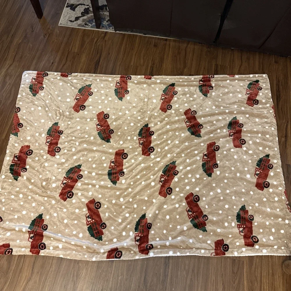 OVERSIZED CHRISTMAS HOLIDAY THROW BLANKET DOGS, TRUCKS,‎ TREES 48x70